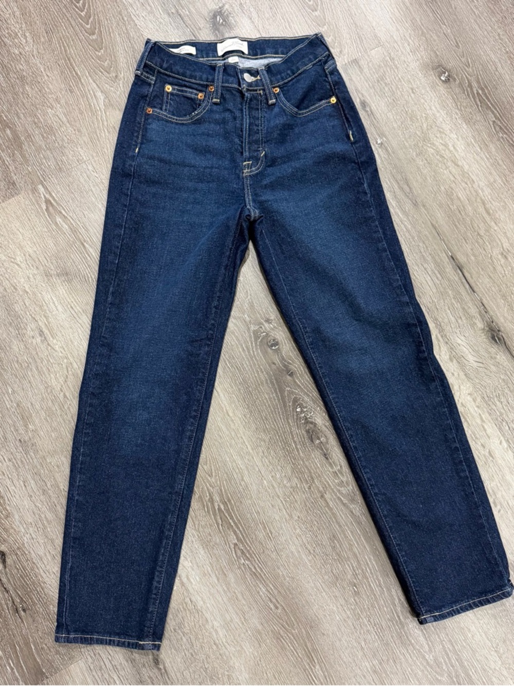 Universal Thread mid rise 80’s slim size 6 short